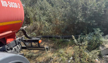 Բեռնատարի վարորդը կեղտաջրերը սահմանված վայրի փոխարեն թափել է ճանապարհին հարակից դաշտում. հաղորդում է ուղարկվել ԲԸՏՄ