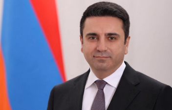 Ամեն օր մեր պետությունն է՛լ ավելի անկախ և ինքնիշխան է լինելու. կեցցե խաղաղությունը. Ալեն Սիմոնյան