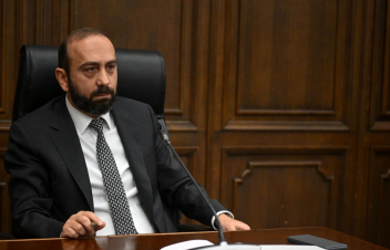 Արարատ Միրզոյանը վերադարձել է Վաշինգտոնից. նա չի պատասխանել լրագրողների հարցերին