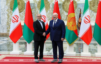 Լուկաշենկոն Մինսկում ընդունել է Իրանի նախագահին