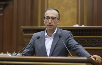 ԱԺ նախագահը ստորագրել է Արսեն Թորոսյանի՝ պատգամավորի լիազորությունները դադարելու մասին արձանագրությունը