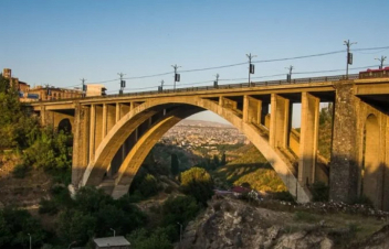 Քաղաքացին փորձել է նետվել Կիևյան կամրջից