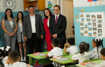 Մեր քաղաքը ապրում է ու զարգանում մեր երեխաների գիտելիքներով ու երազանքներով. Տիգրան Ավինյանի ուղերձը