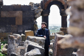 Բարձրագույն հոգևոր իշխանությունը փորձում է հեռակա ու անհետևանք ճնշումների միջոցով լռեցնել հոգևորականին