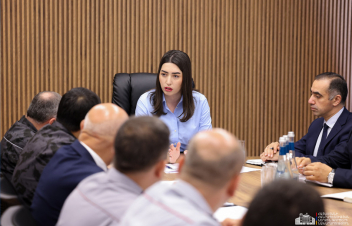 ՆԳ նախարարը խորհրդակցություն է անցկացրել ՔՈԳՎ կազմակերպված հանցավորության դեմ պայքարի վարչությունում
