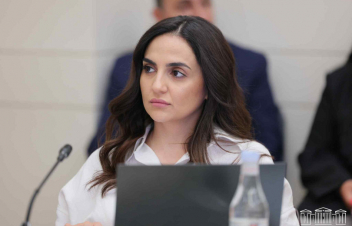 Կրկին շահարկում են ԼՂ-ից բռնի տեղահանված հայրենակիցների հարցերը՝ պայմանավորված ներքաղաքական շահով. Ղազարյան
