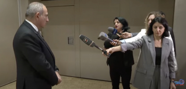 Վարչապետ Նիկոլ Փաշինյանը պատասխանում է լրագրողների հարցերին