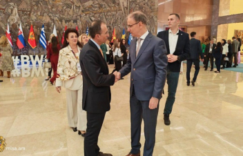 Արսեն Թորոսյանը կարճատև զրույց է ունեցել Սերբիայի վարչապետի հետ, մասնակցել RISE 2025-ի պանելային քննարկմանը