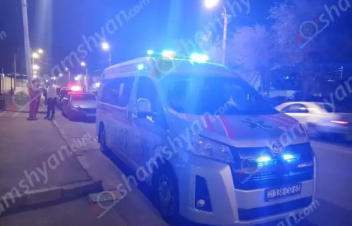 Բախվել են «Մերսեդես»-ն ու շտապօգնության ավտոմեքենան. բուժքույրն ու տեղափոխվող քաղաքացին հիվանդանոցում են