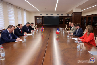 Պապիկյանն ու Ֆրանսիայի դեսպանը քննարկել են պաշտպանության ոլորտում համագործակցությանը վերաբերող հարցեր