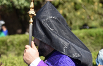 Ինչու են խուզարկվում տներ, և ձերբակալվում հոգևորականներ. մանրամասներ