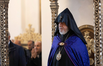 Գերագույն հոգևոր խորհրդի տապալված նիստից հետո Գարեգին Բ-ն կրկին եպիսկոպոսաց ժողով է հրավիրում