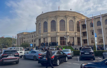 Ովքեր են Գյումրու քաղաքապետարանի ձերբակալված պաշտոնյաները. մանրամասներ