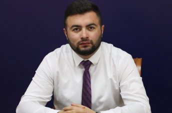 ԶԼՄ պնդումը, թե «թոշակառուներին քցեցին 30 000 դրամով» ակնհայտ կեղծիք է․ Կոստանյան