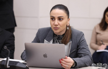 Ամեն ինչին այսպես մակերեսային եք նայել, դրա համար էլ ՀԷՑ-ն այսօր այս վիճակում է. Մանավազյան