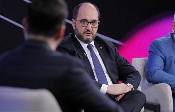 Կտրիճ Տիրադավ Ներիսյանը կոմպրոմատներ է բանեցնում հոգևորականների վրա. Հարությունյան