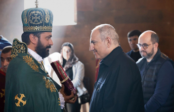 Թույլ չեմ տալու Կաթողիկոսությունը ՀՀ-ից դուրս տանել՝ Էջմիածնի գանձերի հետ․ շատ կոշտ հակազդեցություն է լինելու