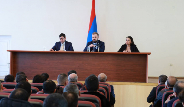 Գևորգ Պապոյանը Արմավիրի մարզում լսել է բնակիչների առաջարկներն ու դիտարկումները և ներկայացրել անհրաժեշտ պարզաբանումներ