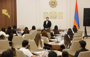 ԱԺ նախագահը ուսանողների հետ խոսել է խաղաղության, TRIPP-ի և տարածաշրջանային գործընթացների մասին