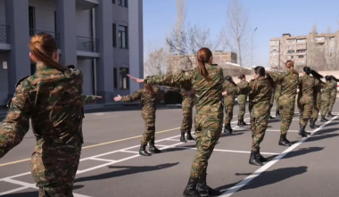 Տարեցտարի ավելի շատ աղջիկներ և կանայք են որոշում դառնալ զինվորական. Պապիկյան