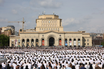 «Տոնական շուրջպար 7 շրջանով». Պարի միջազգային օրը Հանրապետության հրապարակում