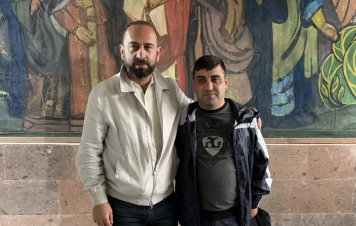 Պատերազմի ու գերության արհավիրքի միջով անցածների համար խաղաղությունն անգնահատելի է․ Միրզոյանը լուսանկար է հրապարակել Դավիթի հետ