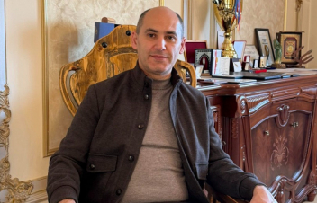 Խուզարկություններ են. իրավապահները մտել են Մարտուն Գրիգորյանի տուն