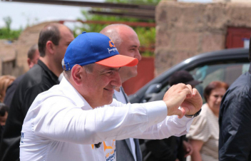 Պետությունը պետք է սիրի մարդուն, մարդը՝ պետությանը․ ՔՊ-ն քարոզարշավ է իրականացնում Ավան վարչական շրջանում