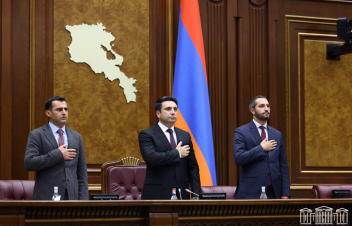 ԱԺ 8-րդ գումարման աշխատանքն ավարտվել է ՀՀ պետական օրհներգի հնչյունների ներքո