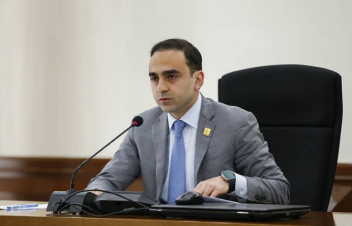 Երևանի ավագանին Ամիրյան փողոցը Պապ թագավորի անվամբ անվանափոխելու որոշում ընդունեց