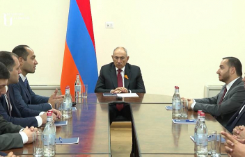 Վարչապետ Փաշինյանը ԲՏԱՆ աշխատակազմին է ներկայացրել նորանշանակ նախարար Դավիթ Թադևոսյանին