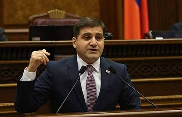 «Դրսից տղա բերելու» էժանագին ու հակապետական տրամաբանության մեջ է այս ամենը․ Արման Բաբաջանյան