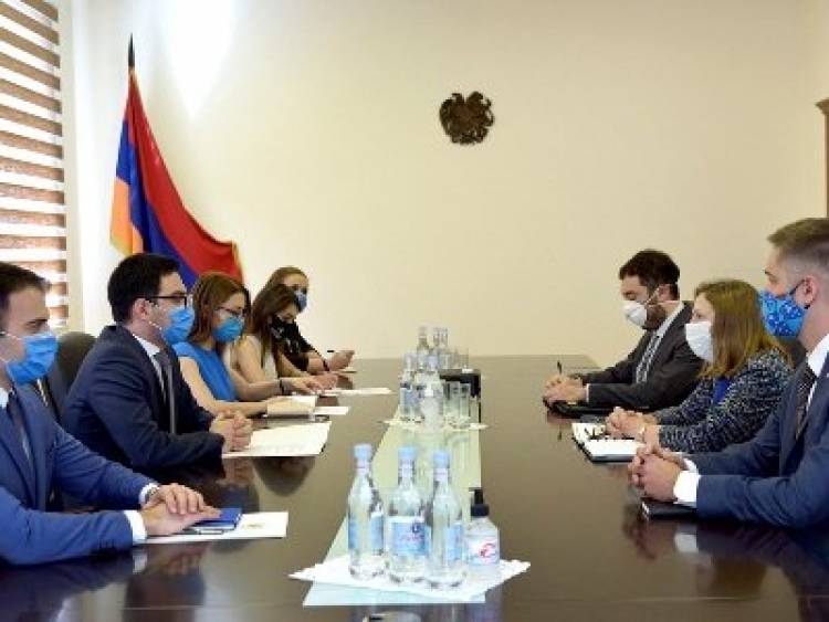 Ռուստամ Բադասյանն հանդիպել է ԱՄՆ դեսպանի հետ