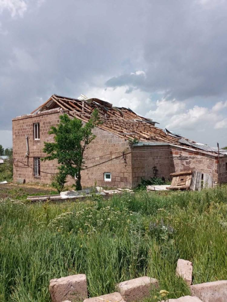 Պտտահողմը մեծ  վնասներ է հասցրել Շիրակի մարզի Գեղանիստ համայնքին. Ֆոտոշարք