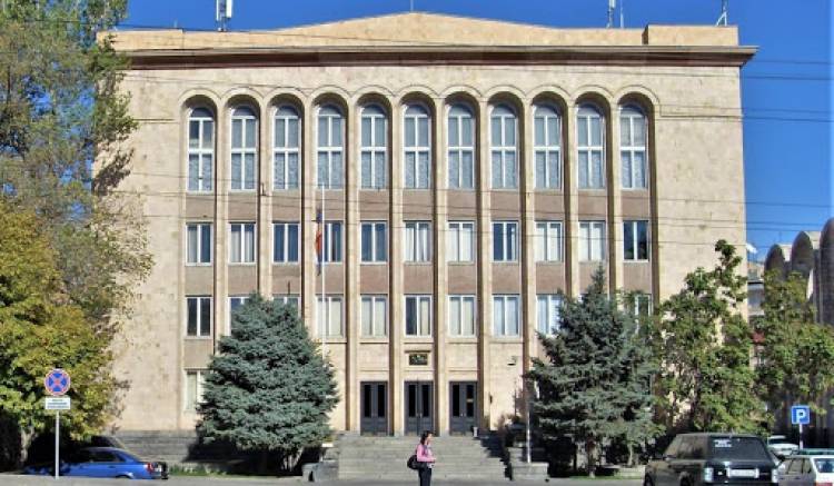 Հորդորում ենք դուրս չգալ լիազորությունների շրջանակից․ ՍԴ անդամներ