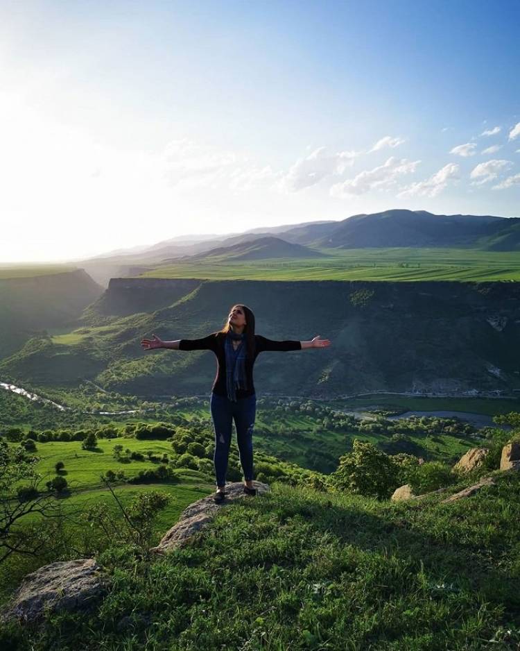 «Գեղեցիկ բնություն եւ գեղեցկուհի». Անահիտ Կիրակոսյանի լուսանկարը