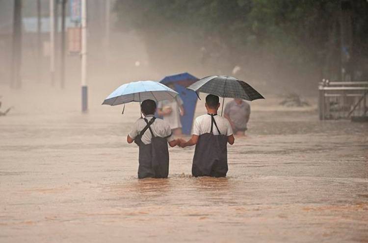 Չինաստանում 12 մարդ է մահացել տեղատարափ անձրևների պատճառով․ ևս 10 մարդ անհայտ կորած է համարվում (լուսանկարներ)