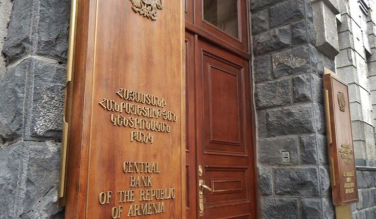 Կենտրոնական բանկի մոտ բողոքի ակցիա իրականացնող յոթ անձ բերվել է ոստիկանություն