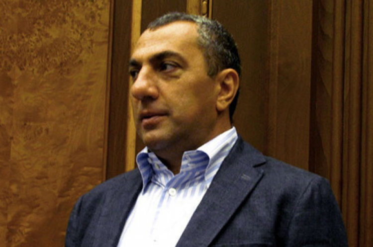 «Իրավունք». «Յուղոտ պատառներ». Սամվել Ալեքսանյանը առիթը բաց չի թողնում