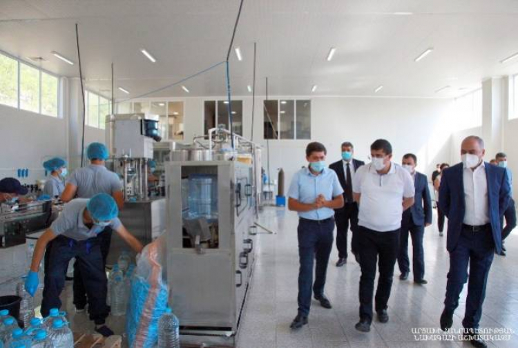 Արցախի նախագահն այցելել է խմելու ջրի շշալցման նորաբաց գործարան և պահածոների ձեռնարկություն