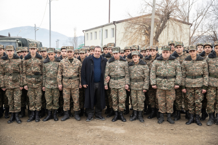 Կեցցե՛ն մեր քաջարի զինվորները. Գագիկ Ծառուկյան