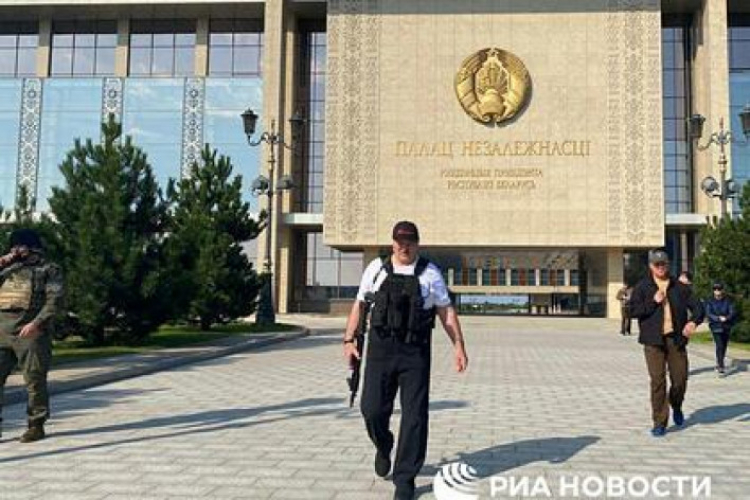 Լուկաշենկոն կրկին հայտնվել է ինքնաձիգը ձեռքին