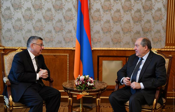 Արմեն Սարգսյանը հեռախոսազրույց է ունեցել Ամերիկայի հայկական համագումարի հխ համանախագահ Վան Գրիգորյանի հետ
