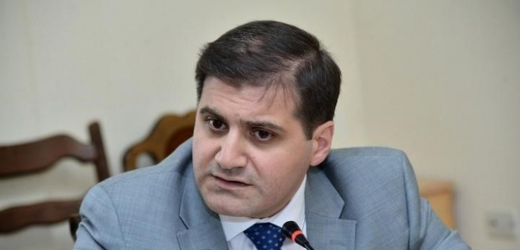 Դատապարտում ենք, Ազատության հրապարակում Հայաստանի վարչապետի հրաժարականը պահանջող քաղաքական ուժերի առաջնորդած երթը դեպի կառավարական ամառանոց