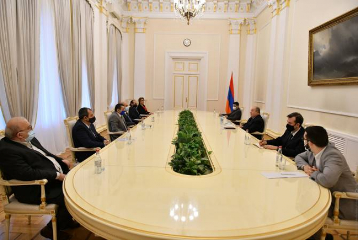 Արմեն Սարգսյանը շարունակում է խորհրդակցությունները քաղաքական ուժերի հետ