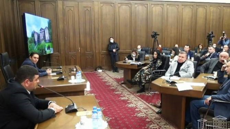 Ադրբեջանի ԶՈՒ-ն Սյունիք բնակավայրից 100 մ հեռավորության վրա է. Կապանի ղեկավարը ներկայացրեց իրավիճակը