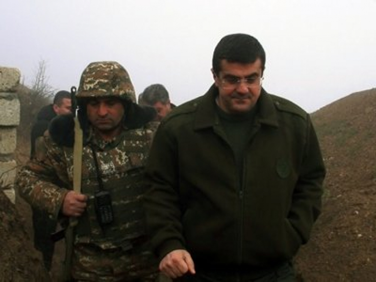 ԱՀ նախագահ Արայիկ Հարությունյանը հունվարի 1-ին այցելել է առաջնագիծ