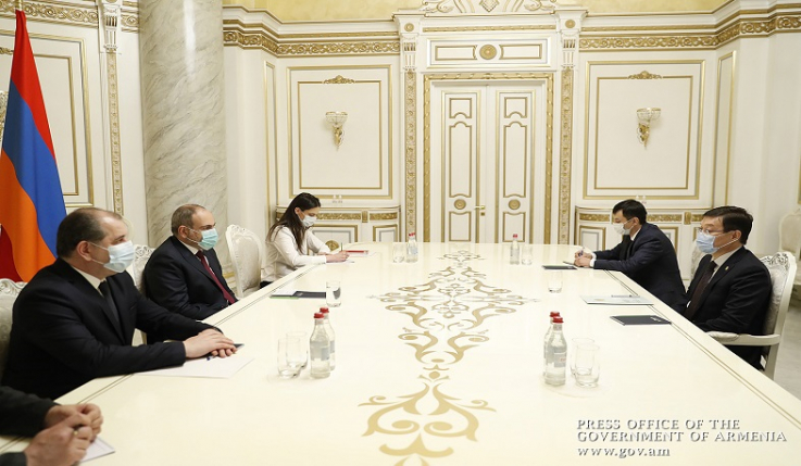 Հայ-ղազախական տնտեսական կապերը զարգացման լավ նախադրյալներ ունեն. վարչապետը հրաժեշտի հանդիպում է ունեցել դեսպան Ուրազաևի հետ