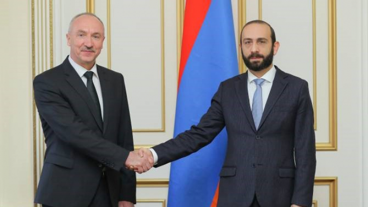 Արարատ Միրզոյանն ընդունել է Հայաստանում Բելառուսի դեսպանին