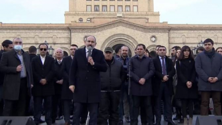 Փաշինյանը բոլոր քաղաքական ուժերին հրավիրեց իրավիճակը հանգուցալուծելու շուրջ կոնսուլտացիաների